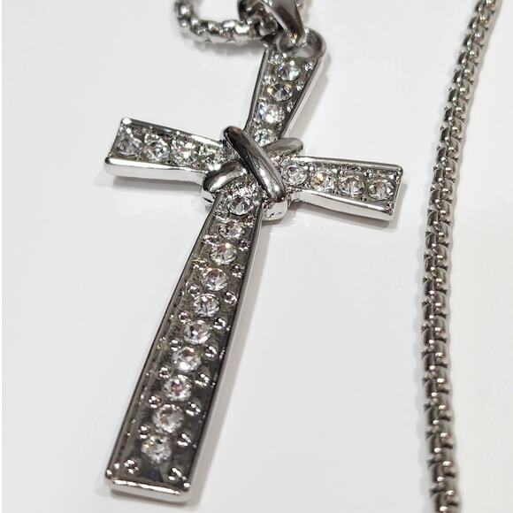 Brilliant Beautiful Austrian Crystal Cross Necklace - Picture 4 of 12